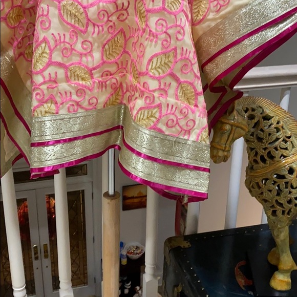 Popping out like - Picture 4 of 9